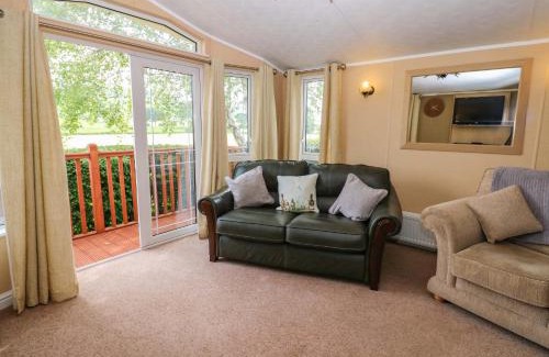 Welton House | 12 Field View