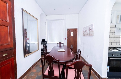 Thorpe Satchville House | 12 Guests - 5min City Centre - Pet Friendly