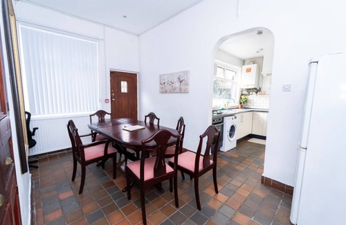 Thorpe Satchville House | 12 Guests - 5min City Centre - Pet Friendly