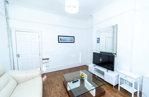 Thorpe Satchville House | 12 Guests - 5min City Centre - Pet Friendly