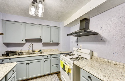 Penn Hills House | 12 Mi to Dtwn: Pittsburgh Home w/In-Unit Laundry!