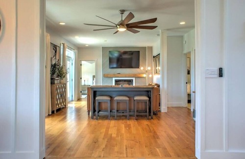 Clyde House | 12-person spa hot tub, game room & gym 💦🎮 Private mountain-view suites, luxe design 🏔️🛌