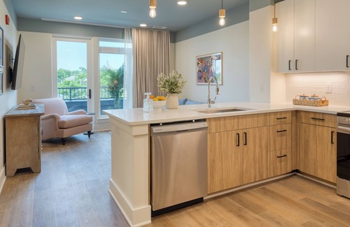 12 South Hotel | 12 South Stay | Deluxe King Accessible at Gilmore