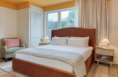 12 South Hotel | 12 South Stay | Deluxe King Accessible at Gilmore