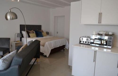 Woodmead House | 12 Woodmead Suites