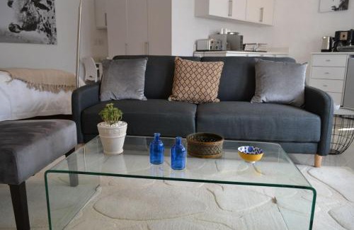 Woodmead House | 12 Woodmead Suites
