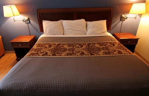 Gold Rock Hotel | 121 Motel Battleboro