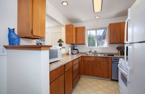 Richmond Apartment | 1221 S 54th St, Richmond · Convenient 2BR ★ Walk To Bart ★ 10 Min To Berkeley