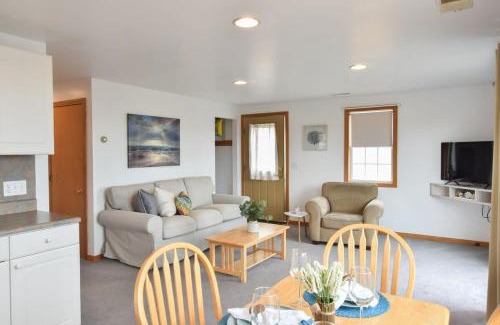 North Truro House | 12218 - Beautiful Views of Cape Cod Bay Access to Private Beach Easy Access to P-Town