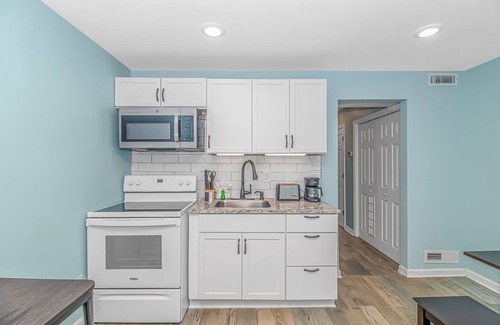 Garden City Condo | 125 Atlantic Avenue Unit H - Pet Friendly! Walk To The Beach and Pier!1BR -1BA - Sleeps 4 guests!