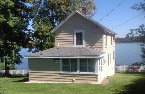 Red Creek Cottage | 125 foot waterfront cottage on Blind Sodus Bay