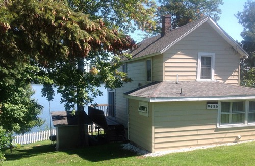 Red Creek Cottage | 125 foot waterfront cottage on Blind Sodus Bay