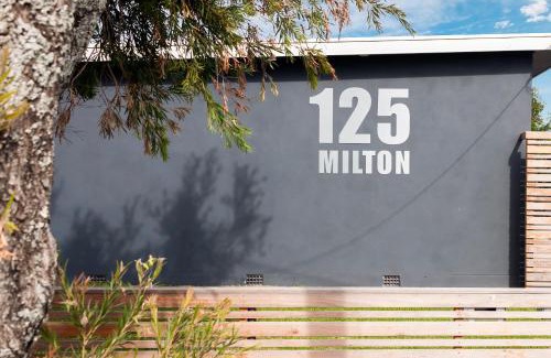 Milton Apartment | 125 Milton