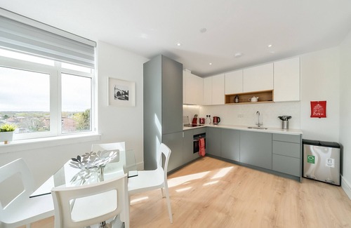 Runnymede Apartment | 126 Syward Place - 3 bedroom apartment