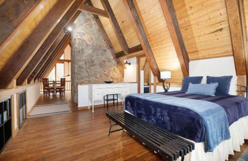 Twin Lakes House | 12715 Highway 82