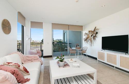 Casuarina Apartment | 128 Santai - Stylish Resort Apartment by uHoliday