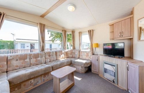 Bognor Regis House | 12ft-wide caravan with one double and one twin.