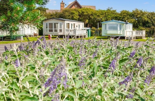 Chapel Saint Leonards House | 12ft-wide stylish and comfortable caravan with one double and one twin.