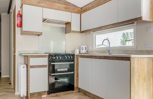 Mablethorpe House | 12ft-wide very comfortable and spacious caravan with one double and one twin.