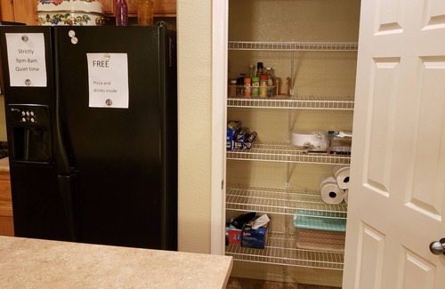 Las Vegas House | 12mins fremont st.16mins to strip, w/86 inch TV, xbox, pool table & grill.