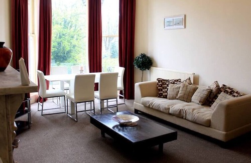 South Cliff Apartment | 13 Esplanade Gardens Flat 3