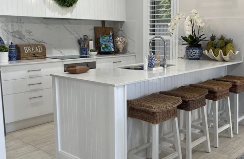 Bargara Apartment | 13 Grimwood. Close to cafes and boutiques