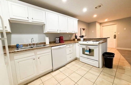 Franklin Apartment | #13 Modern 2 BR WD in Apt Unit