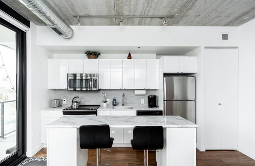 Downtown Winnipeg Condo | (1309) Downtown Glasshouse Luxury Suite 2BR 1BATH+ Fast Wifi(311)