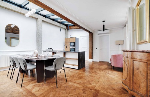 Latin Apartment | 130m2 Le Latin-St Jacques: Where Parisian Style Meets Generous Space
