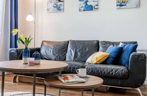 North Shore House | 13335 NEW cozy 4BR Emporia Escape