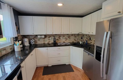 Mason House | 1349 Jennings court Private Pool, Fire pit, BBQ A FUN place to RELAX