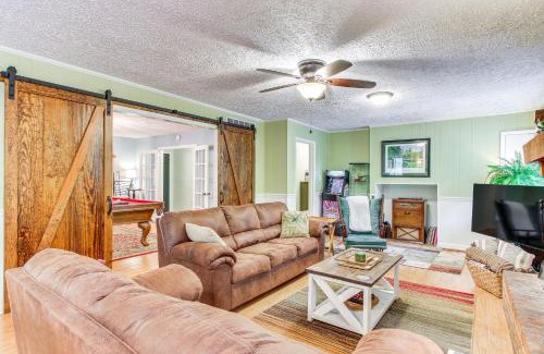 Batesburg House | 136 Private Acres Lakefront Aiken County Home!