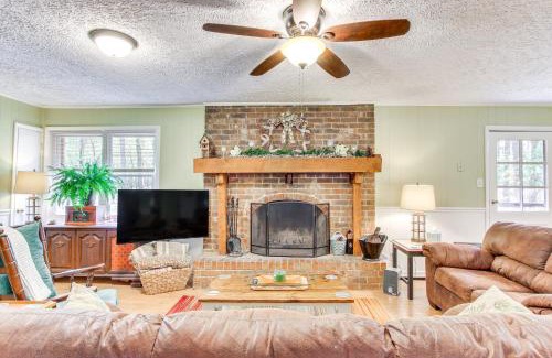 Batesburg House | 136 Private Acres Lakefront Aiken County Home!