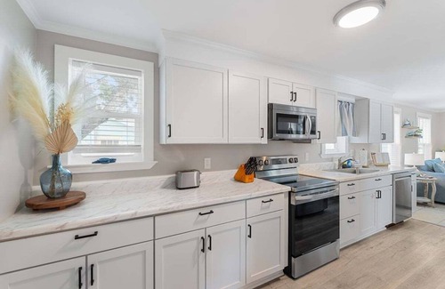 Bid-a-wee Beach House | 13900 Millcole Ave - Beachy Bungalow - Sleeps 10