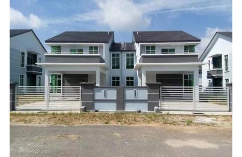 Ayer Keroh House | 13StayCation Islamic Homestay