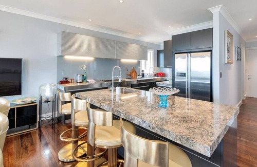 Orakei House | 14 Karori Crescent, Orakei