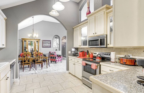 Brunswick House | 14 Mi to Jekyll Island: Luxe Brunswick Home