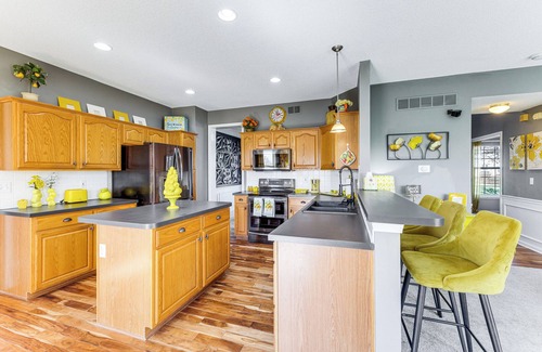 Liberty House | 14 Mi to Kansas City: Group Getaway in Liberty!