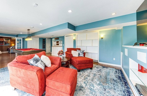 Liberty House | 14 Mi to Kansas City: Group Getaway in Liberty!