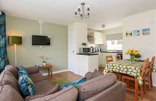 Mundesley Cottage | 14 THE DELL, pet friendly, character holiday cottage in Mundesley