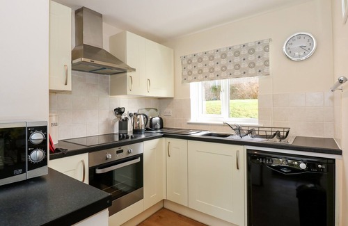 Mundesley Cottage | 14 THE DELL, pet friendly, character holiday cottage in Mundesley