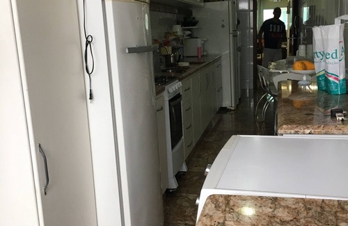 Jardim Camburi Apartment | 140 m² 3 Bedrooms, 150m FROM THE LARGEST RECREATIONAL PARK IN THE STATE ON Camburi BEACH