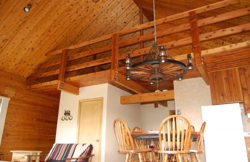Wapiti Cabin | 1400 sqft Cabin 30 Miles from Yellowstone NOW WITH INTERNET!