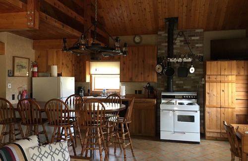 Wapiti Cabin | 1400 sqft Cabin 30 Miles from Yellowstone NOW WITH INTERNET!