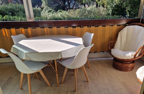 Mandelieu-la-Napoule Beach Apartment | 14452 Seasonal rental 44m² waterfront studio.