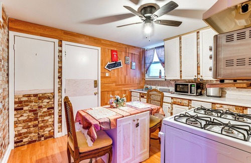 Newark Apartment | 15 Mi to NYC: Apartment in Newark