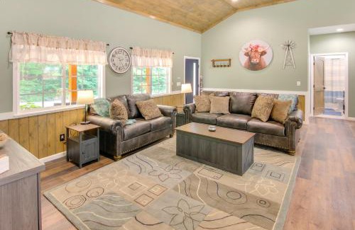 Newport House | 15 Mi to Pigeon River Rafting Newly Built Cabin!