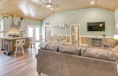 Newport Cabin | 15 Mi to Pigeon River Rafting: Newly Built Cabin!