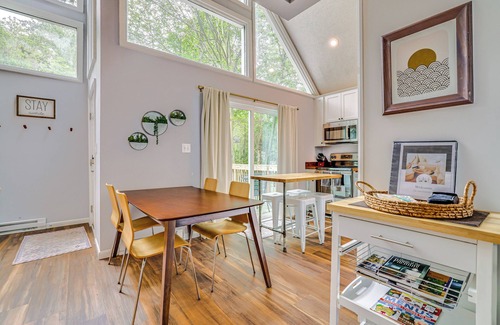 Tobyhanna Cottage | 15 Mi to Ski Resort: Home w/Fire Pit in Tobyhanna