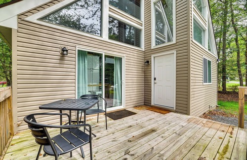 Tobyhanna Cottage | 15 Mi to Ski Resort: Home w/Fire Pit in Tobyhanna